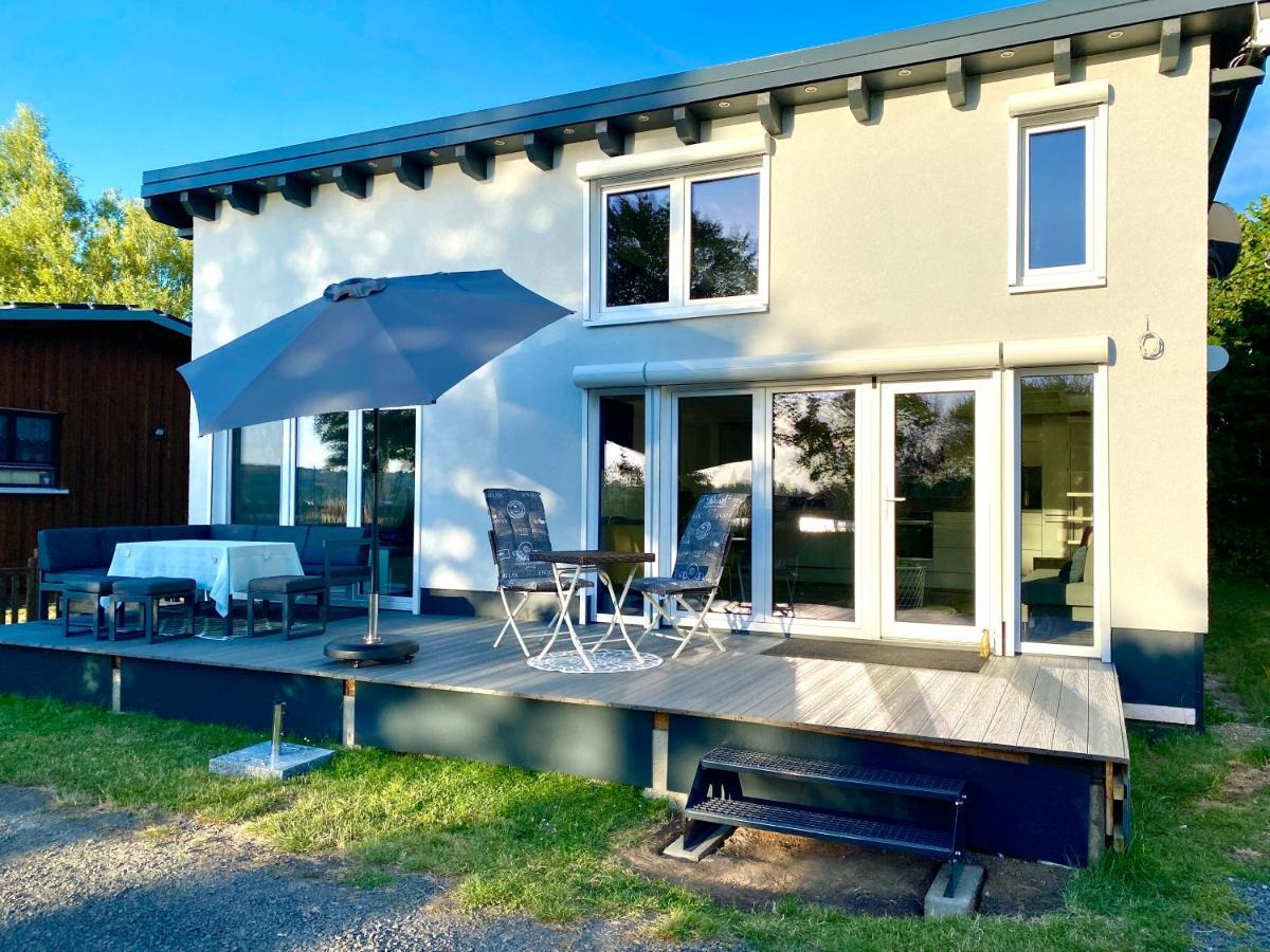 House Of Happiness Mit Seeblick Hungen Exterior foto